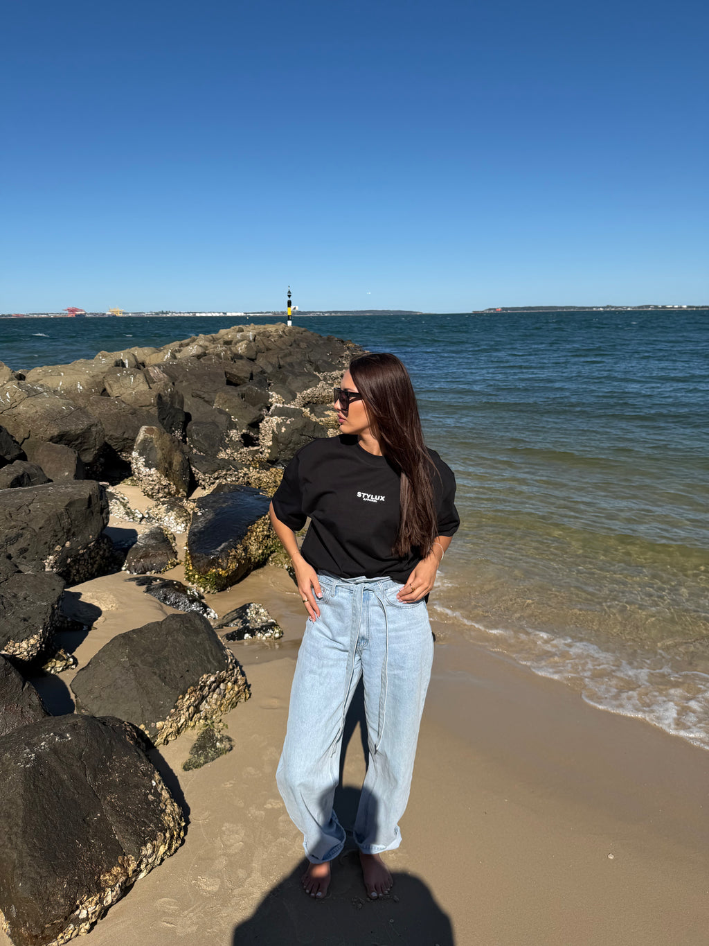 Staples Tee BLACK - Unisex fit