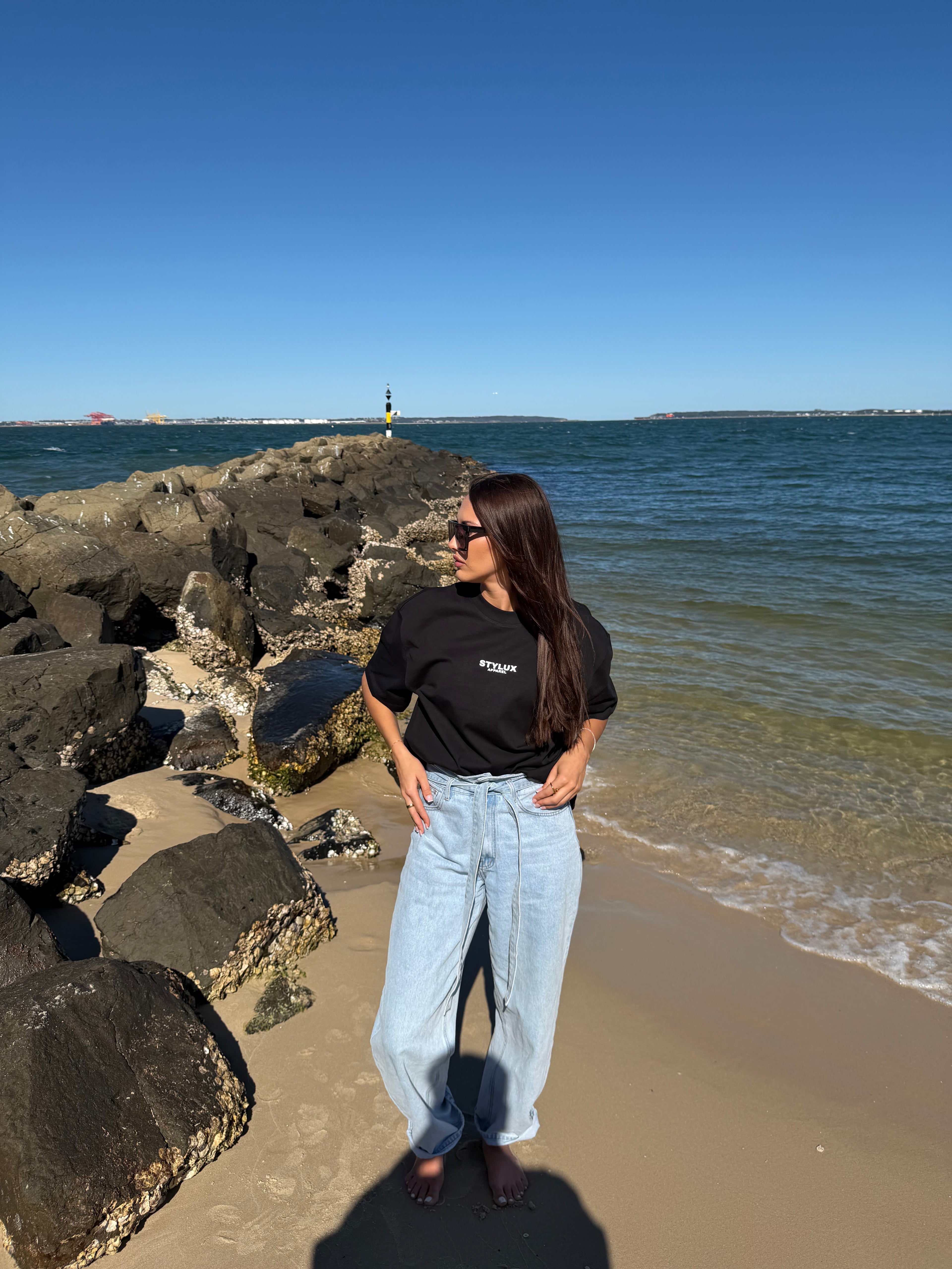 Staples Tee BLACK - Unisex fit